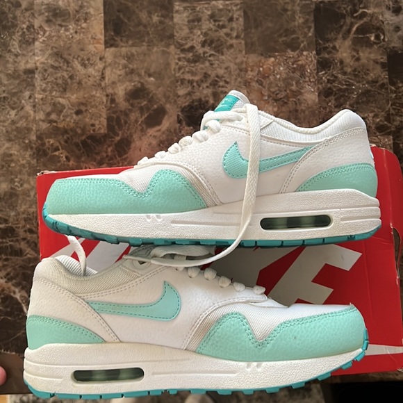 Women’s Nike Air Max 1 Essential - Picture 3 of 4